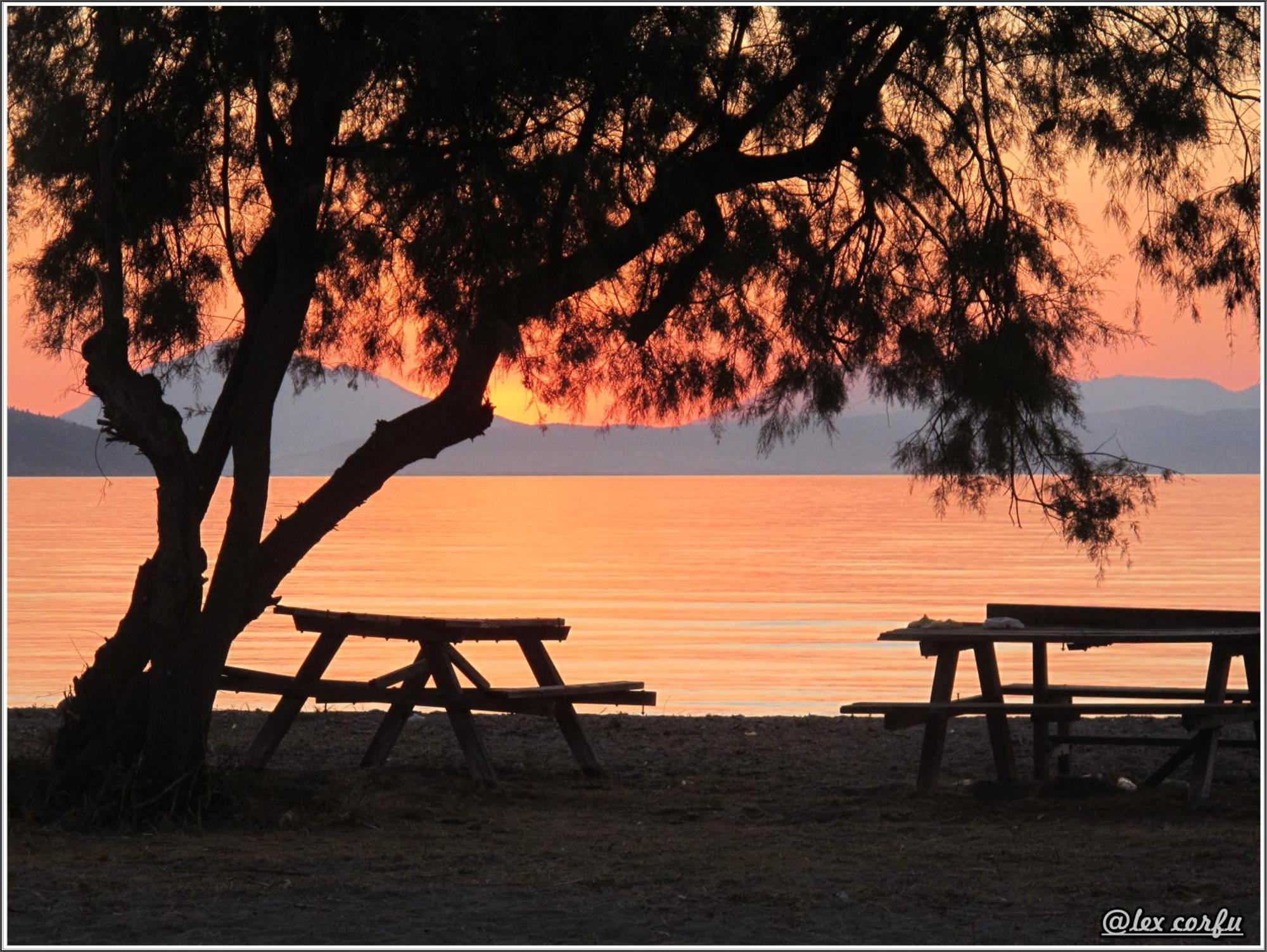 Victoria'S Suites Corfu เลฟคิมมี ภายนอก รูปภาพ